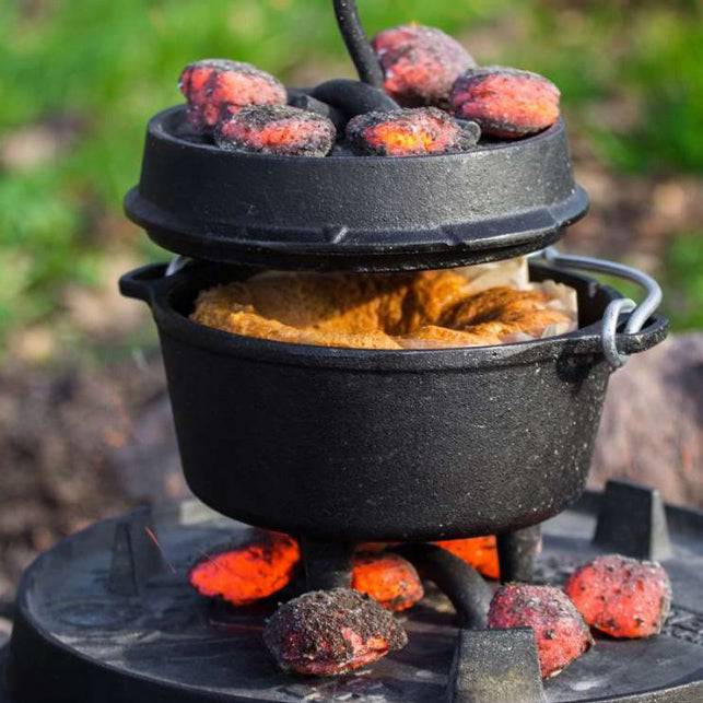 PETROMAX SMALL CAST IRON DUTCH OVEN WITH LEGS FT1 0.93L CAPACITY - Image 2