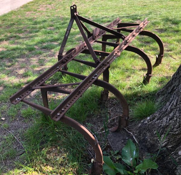 Grey Ferguson 9 tine Fixed Leg Cultivator - Image 4